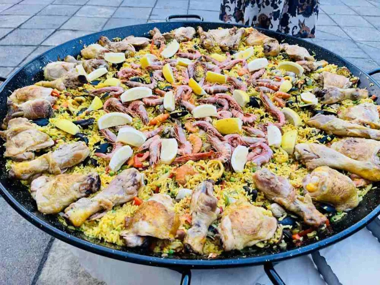 Commander une paella à un traiteur pour une soirée à thème, Langon, Chez Maly