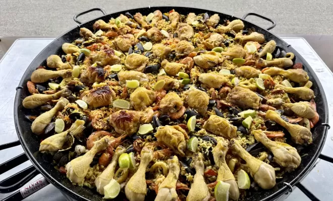 Réalisation d'un buffet cocktail ainsi que d'une paella pour un repas d'entreprise sur Talence, Langon, Chez Maly