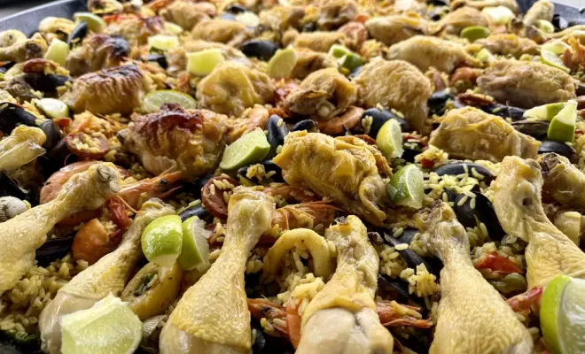 Réalisation d'un buffet cocktail ainsi que d'une paella pour un repas d'entreprise sur Talence, Langon, Chez Maly